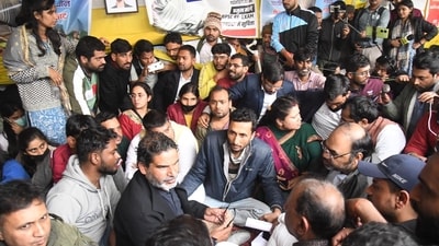 Jan Suraaj Party chief Prashant Kishor meets the protestors demanding the cancellation of BPSC 70th Integrated Combined Competitive Examination (CCE) &nbsp;over the alleged paper leak at Gardanibagh in Patna (Santosh Kumar)