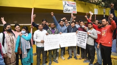 Protestors demonstrating in Patna over the alleged leak of a question paper of the December 13 combined preliminary exam conducted by BPSC (Santosh Kumar)