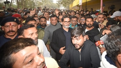 Jan Suraaj party Chief Prashant Kishor meets BPSC aspirants who are protesting for the cancellation of the BPSC 70th Integrated Combined Competitive Examination (CCE) exam over the alleged paper leak, at Gardanibagh in Patna (Santosh Kumar)