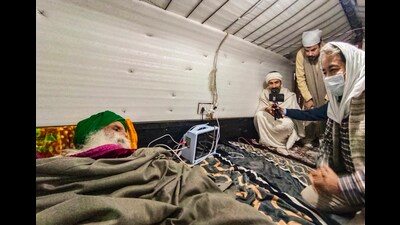 Climate activist Sonam Wangchuk visits farmer leader Jagjit Singh Dallewal, who is on an indefinite hunger strike at Khanauri border for over a month, in Sangrur on Saturday. (PTI) Climate activist Sonam Wangchuk visits farmer leader Jagjit Singh Dallewal, who is on an indefinite hunger strike at Khanauri border for over a month, in Sangrur on Saturday. (PTI)
