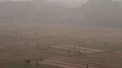 Despite the murky haze, AQI readings in only four parts of Mumbai were ‘poor’ (201 – 300), that is, Borivali East, Malad West, Mazgaon and Navy Nagar. (Bhushan Koyande/HT Photo) Despite the murky haze, AQI readings in only four parts of Mumbai were ‘poor’ (201 – 300), that is, Borivali East, Malad West, Mazgaon and Navy Nagar. (Bhushan Koyande/HT Photo)