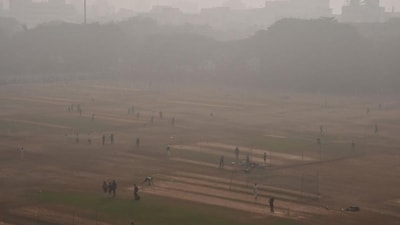 Despite the murky haze, AQI readings in only four parts of Mumbai were ‘poor’ (201 – 300), that is, Borivali East, Malad West, Mazgaon and Navy Nagar. (Hindustan Times) Despite the murky haze, AQI readings in only four parts of Mumbai were ‘poor’ (201 – 300), that is, Borivali East, Malad West, Mazgaon and Navy Nagar. (Hindustan Times)