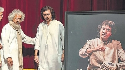Mumbai, India - Dec. 27, 2024: Late Ustad Zakir Hussain prayer meeting in his family members pay tribute they after his brother, son and students accompanied performance on occasion his family members, Javed Akhtar, Romu Mazumdar, Suresh Wadkar, Durga Bhagwat, Ahsaan, Loy, Devki Pandit, Ajay Pohankar with his wife Bhagyashri, Roop Kumar Rathore and state cultural minister, Ashish Shelar seen at Shanmukhanand Auditorium, King Circle, in Mumbai, India, on Friday, December 27, 2024. (Photo by Satish Bate/ Hindustan Times) (Hindustan Times) Mumbai, India - Dec. 27, 2024: Late Ustad Zakir Hussain prayer meeting in his family members pay tribute they after his brother, son and students accompanied performance on occasion his family members, Javed Akhtar, Romu Mazumdar, Suresh Wadkar, Durga Bhagwat, Ahsaan, Loy, Devki Pandit, Ajay Pohankar with his wife Bhagyashri, Roop Kumar Rathore and state cultural minister, Ashish Shelar seen at Shanmukhanand Auditorium, King Circle, in Mumbai, India, on Friday, December 27, 2024. (Photo by Satish Bate/ Hindustan Times) (Hindustan Times)