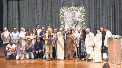 Mumbai, India – Dec 28, 2024: Memorial to celebrate the life of Shyam Benegal’ an event in remembrance to the legendary Artist was held at Y.B Chavan hall, Nira Benegal Wife of Shyam Benegal, Shabana Azmi, Javed Akhtar, Urmila Matondkar, Naseeruddin Shah, Divya Dutta and many other personalities was also present on the occasion, in Mumbai, India, on Saturday, Dec 28, 2024. (Photo by Bhushan Koyande/HT Photo) Mumbai, India – Dec 28, 2024: Memorial to celebrate the life of Shyam Benegal’ an event in remembrance to the legendary Artist was held at Y.B Chavan hall, Nira Benegal Wife of Shyam Benegal, Shabana Azmi, Javed Akhtar, Urmila Matondkar, Naseeruddin Shah, Divya Dutta and many other personalities was also present on the occasion, in Mumbai, India, on Saturday, Dec 28, 2024. (Photo by Bhushan Koyande/HT Photo)
