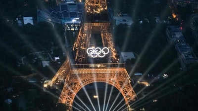 Tourists return to post-Olympic Paris for holiday magic. (Photo by Lionel BONAVENTURE / POOL / AFP) Tourists return to post-Olympic Paris for holiday magic. (Photo by Lionel BONAVENTURE / POOL / AFP)