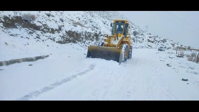 Owing to snowfall Rohru-Chanshal-Dodra road, and Deha -Chopal road are blocked while Rohru to Rampur road is blocked near Sungri. The local administration is urging people to be cautious (HT Photo) Owing to snowfall Rohru-Chanshal-Dodra road, and Deha -Chopal road are blocked while Rohru to Rampur road is blocked near Sungri. The local administration is urging people to be cautious (HT Photo)