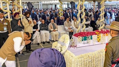 Lok Sabha Speaker Om Birla pays his last respects to former prime minister Manmohan Singh. (PTI) Lok Sabha Speaker Om Birla pays his last respects to former prime minister Manmohan Singh. (PTI)