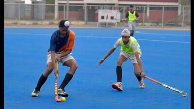 Players vie for ball during a hockey match in Ludhiana on Saturday. (Manish/HT)