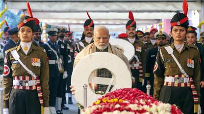Prime Minister Narendra Modi pays his last respects to former prime Minister Manmohan Singh, at Nigam Bodh Ghat in New Delhi on Saturday. (narendramodi-X) Prime Minister Narendra Modi pays his last respects to former prime Minister Manmohan Singh, at Nigam Bodh Ghat in New Delhi on Saturday. (narendramodi-X)