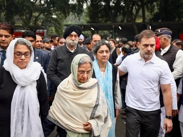 Congress leader Rahul Gandhi with former prime minister Manmohan Singh's wife Gursharan Kaur and daughters Daman Singh and Upinder Singh during a ceremony to pay last respects to Manmohan Singh at AICC headquarters in New Delhi on Saturday. (PTI) Congress leader Rahul Gandhi with former prime minister Manmohan Singh's wife Gursharan Kaur and daughters Daman Singh and Upinder Singh during a ceremony to pay last respects to Manmohan Singh at AICC headquarters in New Delhi on Saturday. (PTI)