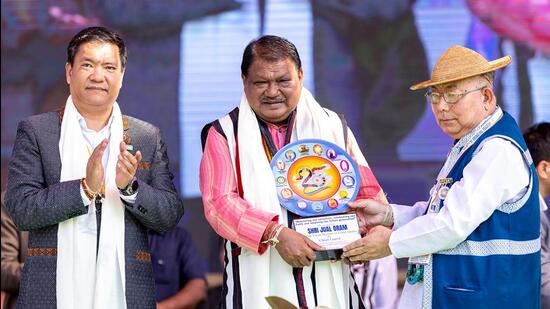 Union minister of tribal affairs Jual Oram with Arunachal Pradesh chief minister Pema Khandu at the silver jubilee celebration of IFSCAP, in Itanagar (ANI)