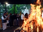 Former PM Manmohan Singh was laid to rest with full state honours at Nigam Bodh Ghat in New Delhi on December 28.