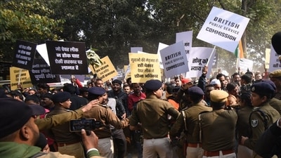 Police administration are seen stopping aspirants during a protest against alleged paper leak and irregularities in the BPSC 70th Integrated Combined Competitive Examination (CCE) 2024 at Gandhi Maidan, in Patna. (Santosh Kumar) Police administration are seen stopping aspirants during a protest against alleged paper leak and irregularities in the BPSC 70th Integrated Combined Competitive Examination (CCE) 2024 at Gandhi Maidan, in Patna. (Santosh Kumar)