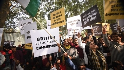 BPSC aspirants demonstrating during a protest at Gandhi Maidan in Patna over the alleged leak of a question paper of the combined preliminary exam conducted by BPSC (Santosh Kumar) BPSC aspirants demonstrating during a protest at Gandhi Maidan in Patna over the alleged leak of a question paper of the combined preliminary exam conducted by BPSC (Santosh Kumar)