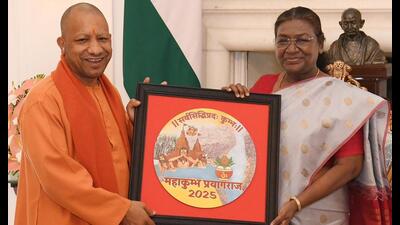 CM Yogi presented the dignitaries with special gifts, including a token symbol featuring the Mahakumbh logo, a sacred kalash (urn), and event-related literature. (Twitter)