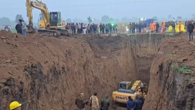 Rescue operation underway after a 10-year-old boy fell into a 140-feet borewell, in Guna district, Madhya Pradesh, Sunday, Dec. 29, 2024. (PTI) Rescue operation underway after a 10-year-old boy fell into a 140-feet borewell, in Guna district, Madhya Pradesh, Sunday, Dec. 29, 2024. (PTI)