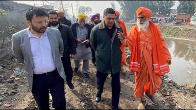 Local bodies minister Ravjot Singh and Rajya Sabha MP Balbir Singh Seechewal said the state government is monitoring the project to clean the Buddha Nullah on a regular basis. (HT Photo) Local bodies minister Ravjot Singh and Rajya Sabha MP Balbir Singh Seechewal said the state government is monitoring the project to clean the Buddha Nullah on a regular basis. (HT Photo)