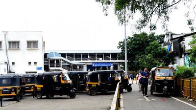 Passengers at Pune railway station are facing hard time getting autorickshaws due to constant fighting between auto drivers and those at prepaid booth facility. ((PIC FOR REPRESENTATION)) Passengers at Pune railway station are facing hard time getting autorickshaws due to constant fighting between auto drivers and those at prepaid booth facility. ((PIC FOR REPRESENTATION))