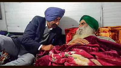 The additional director general of police Jaskaran Singh with farm leader Jagjit Singh Dallewal in Khanauri on Sunday evening. (HT Photo) The additional director general of police Jaskaran Singh with farm leader Jagjit Singh Dallewal in Khanauri on Sunday evening. (HT Photo)