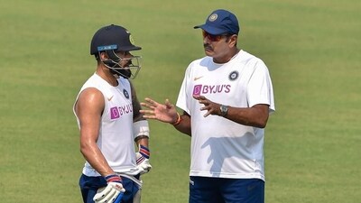 Ravi Shastri, who shared a great camaraderie with Virat Kohli, advised him to stay disciplined while batting. (PTI) Ravi Shastri, who shared a great camaraderie with Virat Kohli, advised him to stay disciplined while batting. (PTI)