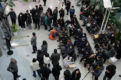 Relatives of passengers watch the news regarding the plane crash at Muan International Airport in Muan, South Korea, Sunday, Dec. 29, 2024. (AP Photo/Ahn Young-joon) (AP) Relatives of passengers watch the news regarding the plane crash at Muan International Airport in Muan, South Korea, Sunday, Dec. 29, 2024. (AP Photo/Ahn Young-joon) (AP)