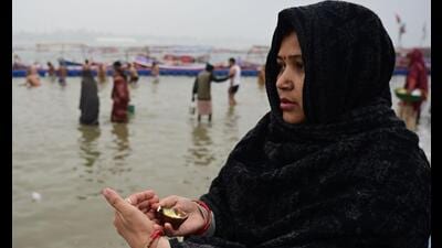 A female devotee offering prayers at Sangam in Prayagraj on December 30. (HT photo) A female devotee offering prayers at Sangam in Prayagraj on December 30. (HT photo)