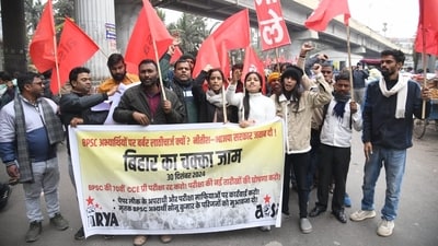 AISA activists blocked the Dak Banglow road during Chakka Jam in Patna. (Santosh Kumar) AISA activists blocked the Dak Banglow road during Chakka Jam in Patna. (Santosh Kumar)