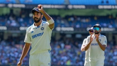 Jasprit Bumrah holds up the ball and acknowledges the MCG crowd after his five-fer vs Australia. (AP) Jasprit Bumrah holds up the ball and acknowledges the MCG crowd after his five-fer vs Australia. (AP)