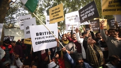 BPSC aspirants demonstrating during a protest at Gandhi Maidan in Patna over the alleged leak of a question paper of the combined preliminary exam (Santosh Kumar)