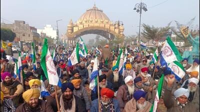 Farmers blocking the Golden Gate entrance on the highway to Amritsar on Monday morning. (Sameer Sehgal/HT) Farmers blocking the Golden Gate entrance on the highway to Amritsar on Monday morning. (Sameer Sehgal/HT)