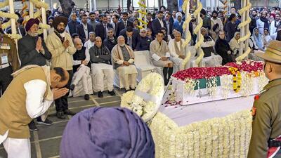 Lok Sabha speaker Om Birla pays his last respects to former prime minister Manmohan Singh during his final rites, in Delhi on Saturday. (PTI/Via PIB) Lok Sabha speaker Om Birla pays his last respects to former prime minister Manmohan Singh during his final rites, in Delhi on Saturday. (PTI/Via PIB)