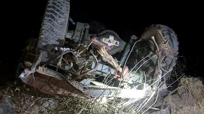 Mangled remains of an army vehicle after it met with an accident in Poonch on Tuesday. (HT Photo) (HT_PRINT) Mangled remains of an army vehicle after it met with an accident in Poonch on Tuesday. (HT Photo) (HT_PRINT)