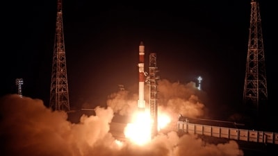 **EDS: IMAGE VIA ISRO** Sriharikota: ISRO's PSLV-C60 carrying SpaDeX and its payloads, lifts off from the first launch pad at Satish Dhawan Space Centre, in Sriharikota, Andhra Pradesh, Monday, Dec. 30, 2024. (PTI Photo)(PTI12_30_2024_000402B) **EDS: IMAGE VIA ISRO** Sriharikota: ISRO's PSLV-C60 carrying SpaDeX and its payloads, lifts off from the first launch pad at Satish Dhawan Space Centre, in Sriharikota, Andhra Pradesh, Monday, Dec. 30, 2024. (PTI Photo)(PTI12_30_2024_000402B)