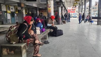 Passengers were literally left out in the cold at bus stands across Punjab in view of the bandh call on Monday. (Sanjeev Kumar/HT) Passengers were literally left out in the cold at bus stands across Punjab in view of the bandh call on Monday. (Sanjeev Kumar/HT)