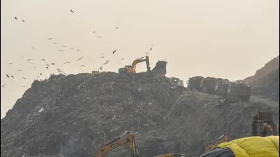The Bandhwari landfill on the Gurugram-Faridabad road on Monday. (Parveen Kumar/HT Photo)