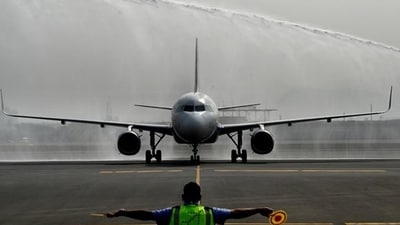 The aircraft was welcomed with traditional water salute by two crash fire tenders amidst a picnic-like environment. (Bachchan Kumar/ HT PHOTO) The aircraft was welcomed with traditional water salute by two crash fire tenders amidst a picnic-like environment. (Bachchan Kumar/ HT PHOTO)