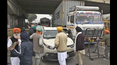 Traffic was crippled, and hundreds of passengers were left stranded at various places as farmer unions staged protests on Monday following the Punjab Bandh call. (Gurpreet Singh/HT) Traffic was crippled, and hundreds of passengers were left stranded at various places as farmer unions staged protests on Monday following the Punjab Bandh call. (Gurpreet Singh/HT)