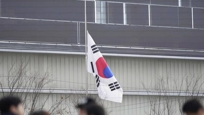 South Korea mourned the deaths of 179 people in the deadliest plane tragedy to ever occur on its territory Monday, with flags flying at half-mast while authorities looked into why the Jeju Air jet crashed and caught fire. (AFP) South Korea mourned the deaths of 179 people in the deadliest plane tragedy to ever occur on its territory Monday, with flags flying at half-mast while authorities looked into why the Jeju Air jet crashed and caught fire. (AFP)
