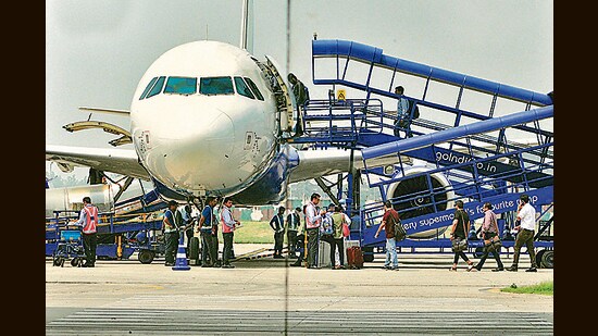 A total of six flights were delayed from Chandigarh International Airport on Monday due to fog. These include the Indigo 6E2195 flight to Delhi that departed at 2:17 pm against the scheduled time of 1:30 pm. (HT File)