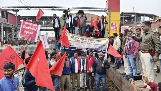 AISA activists block a train during Chakka Jam regarding the demands of BPSC candidates in Arrah.