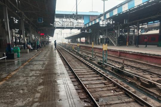 The Amritsar railway station on Monday after Northern Railways cancelled several trains as a preventive measure in view of the bandh call. (Sameer Sehgal/HT) The Amritsar railway station on Monday after Northern Railways cancelled several trains as a preventive measure in view of the bandh call. (Sameer Sehgal/HT)