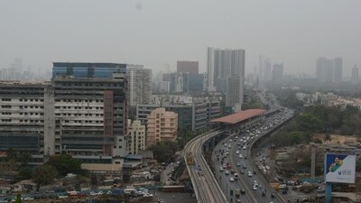 Brihanmumbai Municipal Corporation (BMC), announced on December 30 that it would implement several sections of GRAP 4 restrictions in Mumbai's Borivali and Byculla areas. ( (Vijay Bate/HT Photo)) Brihanmumbai Municipal Corporation (BMC), announced on December 30 that it would implement several sections of GRAP 4 restrictions in Mumbai's Borivali and Byculla areas. ( (Vijay Bate/HT Photo))