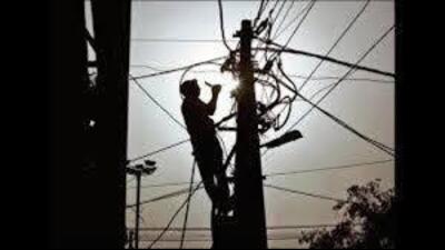 A memorandum was also sent by the front to the President of India through the governor against the privatisation of electricity departments. (HT File) A memorandum was also sent by the front to the President of India through the governor against the privatisation of electricity departments. (HT File)