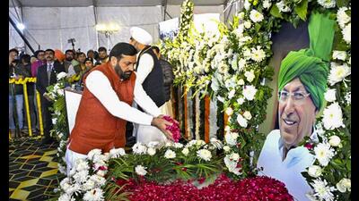 Haryana chief minister Nayab Singh Saini pays tribute to former chief minister Om Prakash Chautala, in Sirsa on Tuesday. (PTI) Haryana chief minister Nayab Singh Saini pays tribute to former chief minister Om Prakash Chautala, in Sirsa on Tuesday. (PTI)