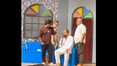 However, on the same day, the senior actor after taking some rest delivered a spectacular performance of the same play in Hadapsar. (HT PHOTO) However, on the same day, the senior actor after taking some rest delivered a spectacular performance of the same play in Hadapsar. (HT PHOTO)