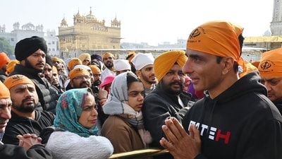 Bollywood actor Sonu Sood (R) visits the Golden temple in Amritsar on December 29, 2024. (Photo by Narinder NANU / AFP) (AFP) Bollywood actor Sonu Sood (R) visits the Golden temple in Amritsar on December 29, 2024. (Photo by Narinder NANU / AFP) (AFP)
