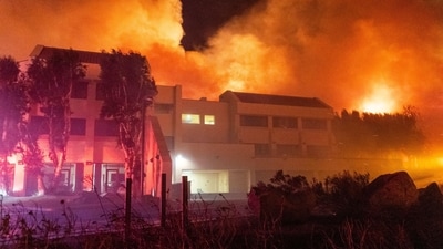 Hillsides burn around Pepperdine University during the Franklin fire in Malibu, California, US, on Tuesday, Dec. 10, 2024. Hundreds of firefighters are racing to control a fast-moving Southern California wildfire thats threatening the wealthy town of Malibu and has forced the evacuation of thousands of residents. Photographer: Kyle Grillot/Bloomberg (Bloomberg) Hillsides burn around Pepperdine University during the Franklin fire in Malibu, California, US, on Tuesday, Dec. 10, 2024. Hundreds of firefighters are racing to control a fast-moving Southern California wildfire thats threatening the wealthy town of Malibu and has forced the evacuation of thousands of residents. Photographer: Kyle Grillot/Bloomberg (Bloomberg)