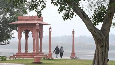 Residents enjoying the early morning chill on Tuesday. (Ajay Aggarwal/HT Photo) Residents enjoying the early morning chill on Tuesday. (Ajay Aggarwal/HT Photo)