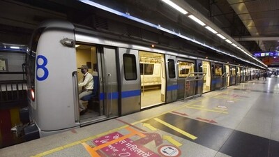 A Delhi Metro train at the Rajiv Chowk Metro Station. (HT Photo) A Delhi Metro train at the Rajiv Chowk Metro Station. (HT Photo)