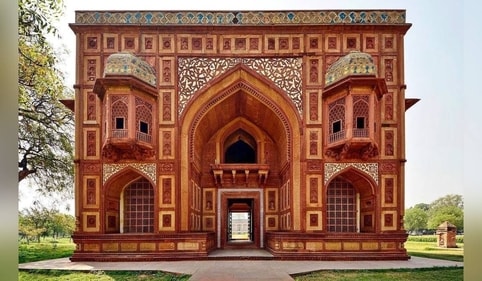 Kanch Mahal's name was derived from the tile work on its façade. Kanch Mahal's name was derived from the tile work on its façade.